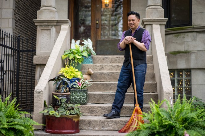 AirBnB host Oliver Aguilar at his home in the Uptown neighborhood of Chicago, IL. May 9, 2016. Photographer: Christopher Dilts / AirBnB